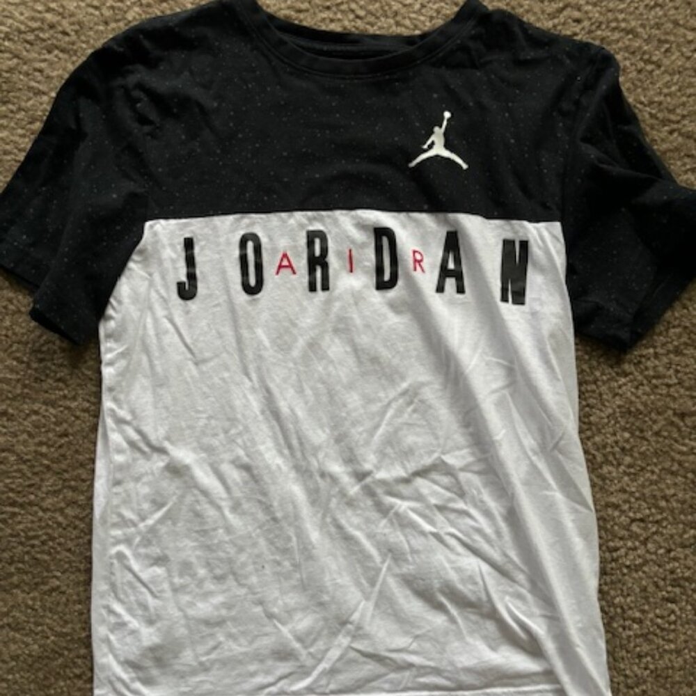 Boys Jordan Shirt Size XL